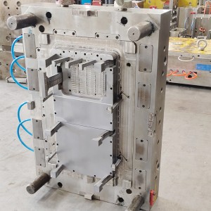 Múnla insteallta plaisteach seirbhís trealaimh liachta saincheaptha is déanaí