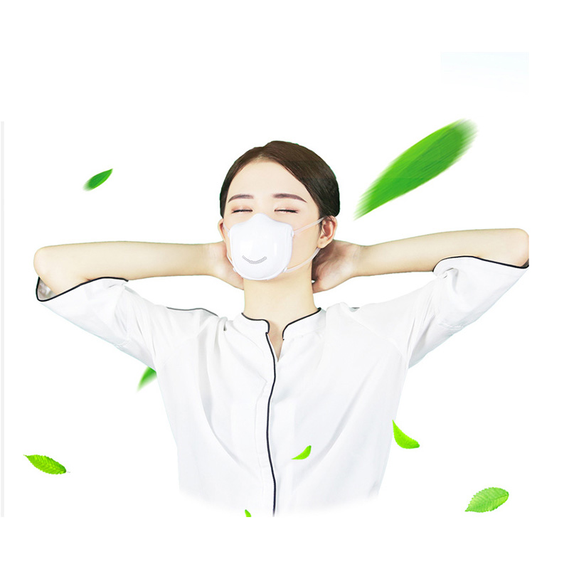 Bain úsáid as maisc chun go mall a dhéanamh ar leathadh covid-19