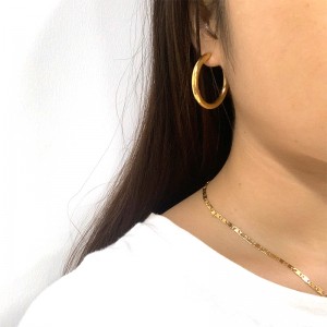 Cruach dhosmálta Faisean Gold-Plátáilte Cluaise Soladach Nhoops