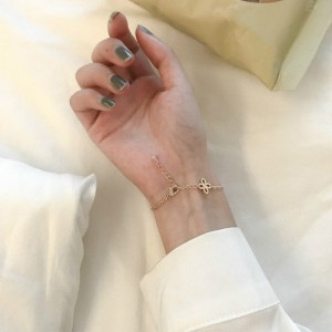 Star Gealach Bracelet Pearl