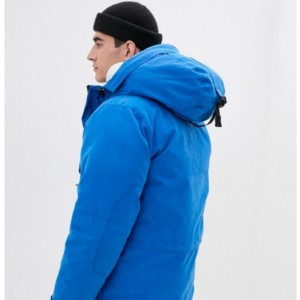 Jacket báistí agus cruthúnas sneachta