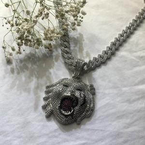 An joker atá lán de phendant siorcóin