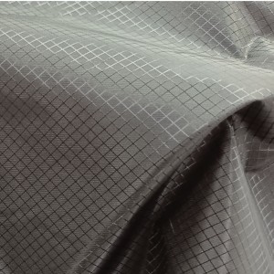 Fabraic bhriste adhmaid athchúrsáilte