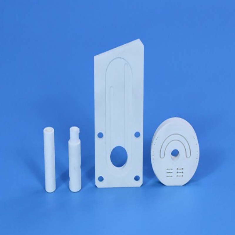 Cad iadna tréithe a bhaineann le criadóireacht alúmana agus cnámhnn101; ann-úsáidtear iad