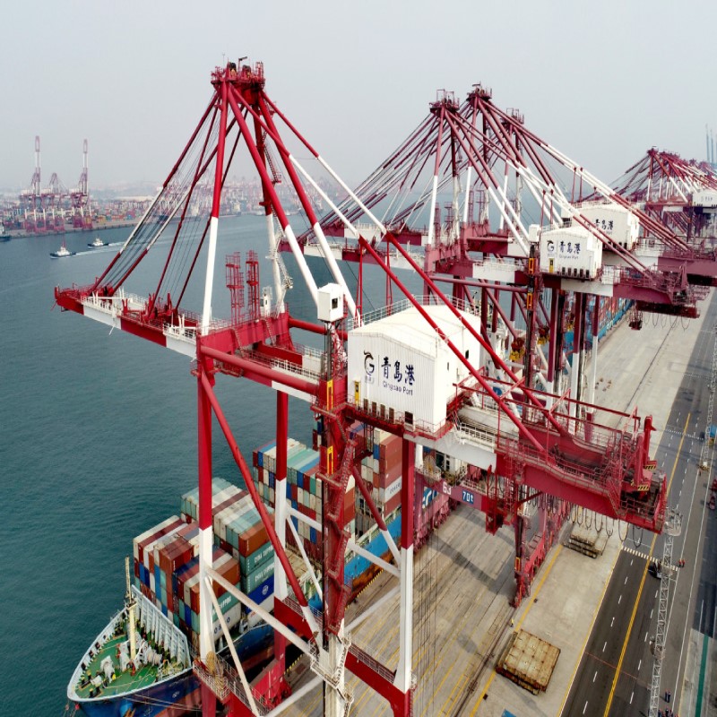 Faigheann trádáil trasteorann i seirbhísí líon isteach