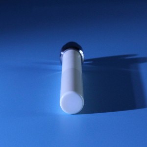 Plunger ceirmeach alúmana