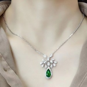 Dearadh Nua Saincheaptha Príobháideach 18K Óir le Muince Emerald 2.00ct le Teastas Cigireachta Guild