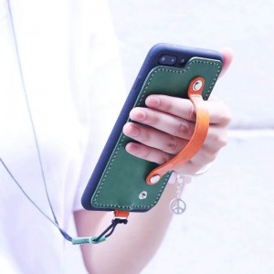 See sobib iPhone 8 mobiiltelefoni kaitsev nahast ümbris. See on valmistatud ülemisest vasikannahast. Nahast ümbris on disainitud käsirihmaga. Imporditud tpu + pc kaks ühes pehmes kummist korpuses on kukkumise ja kriimustamise vastane