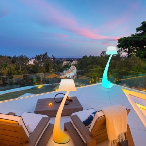 Lampa Urlár Cúinne faoi stiúir Athrú Dath 132cm le Dath Ard le Rialú cianda Dimmable