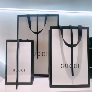 Mála pacáistithe saincheaptha mála bronntanais mála daite mála siopadóireachta mála pacáistithe mála pacáistithe lógó eisiach lógó 5-dhath mála páipéir mála kraft mála kraft