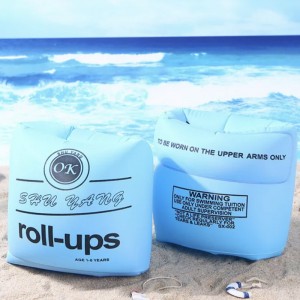 Fáinne snámha inséidte ag splancscáileán fáinne lámh inséidte inséidte