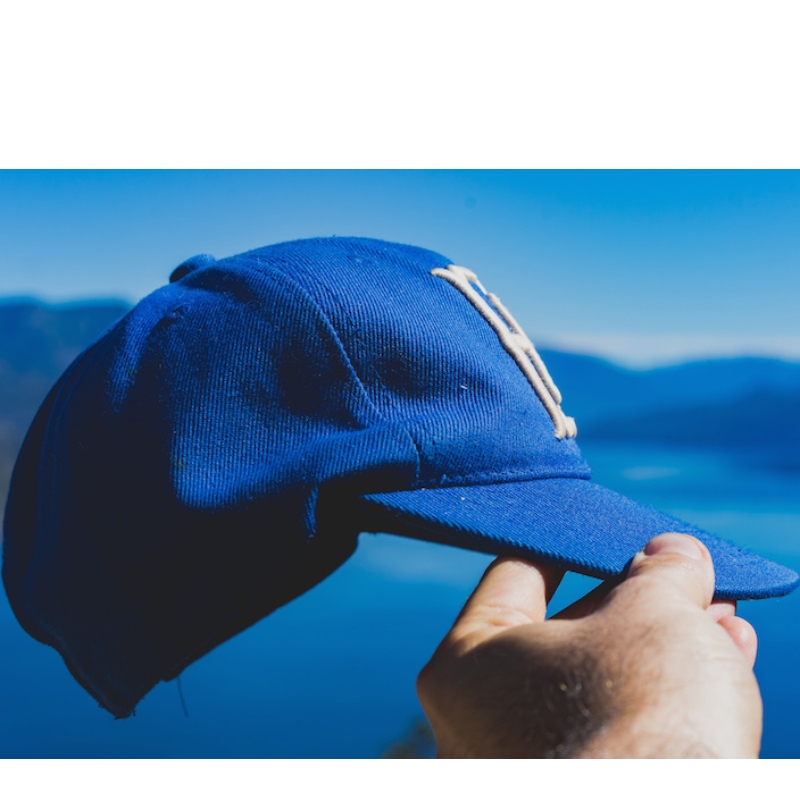 Conas caipín baseball a chaitheamh