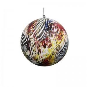 Liathróidí Nollag rudaí le haghaidh atmaisféarna Nollag den liathróid