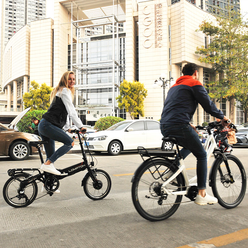 Cabhraímid lenár rothair leictreacha