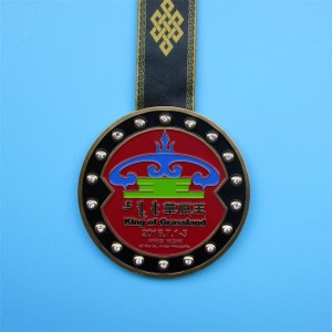 Gradaim Bonn Óir Pendant Medallion Enamel ildaite