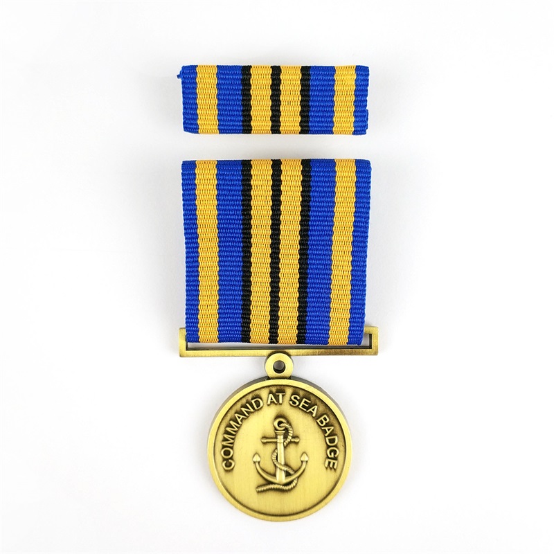 Bonn Onóra Suaitheantais Pionna Saincheaptha Cuan Bog le Lanyard Gearr Lanyard