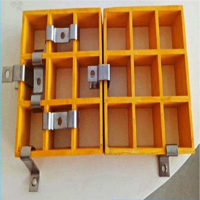 Cruach dhosmálta FRP GRP GRP Fiberglass Gearrthóg L Clip le ingne agus bolt