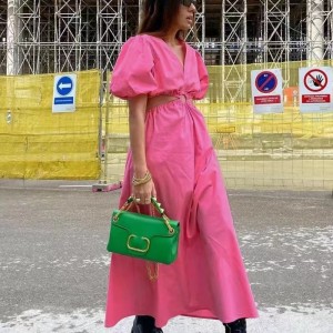 Gúna muinchille gearr laindéir v-mhuineál