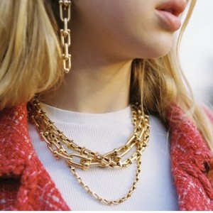 Muince slabhra tiubhna hEorpa baineann agusna Stáit Aontaithe insíonn sé slabhra collarbone collarbonenideoigenideoige só -nideoige