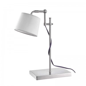 Lampa tasc inchoigeartaithe ag stáisiún oibre i seomraí aíochta