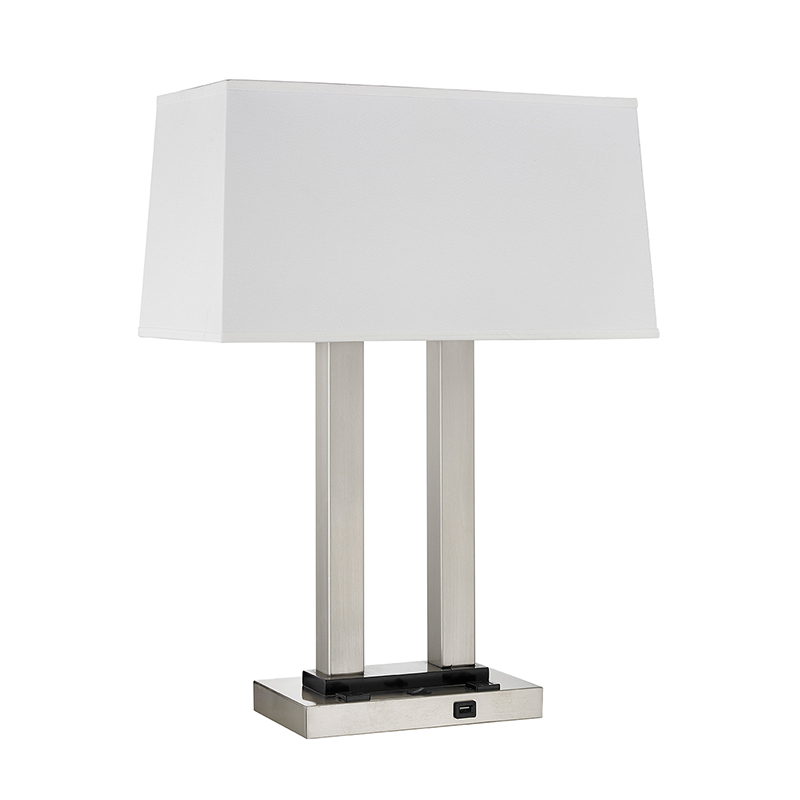 Lampa tábla dúbailte oíche ag an seomra aíochta