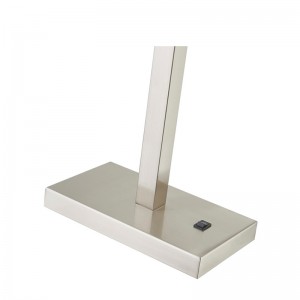 Lampa deisce Suite Fáilteachais ag an seomra aíochta