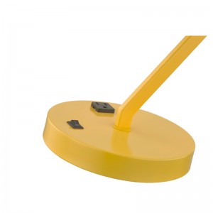 Lampa deisce le lámh mhiotail sheasta agus ceann le asraon cumhachta comhtháite agus ar lasc rockernoff ag an mbonn don seomra aoi