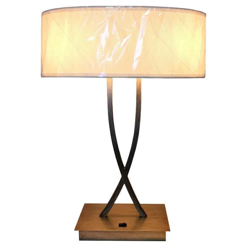 Lampa Deasc Deasc Críochnaithe Silver dhá sholas le lasc rocker ar an seomra aíochta