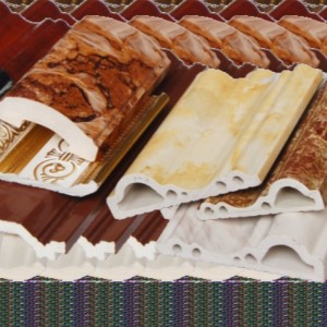 Múnla easbhrúite plaisteach le ciumhais fuinneoige