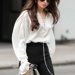 Léine sleeved fad-sleeved bánna Fraince 2023 muinchille flarednua meon tanaí v-neck dearadh blús léine ceangailte