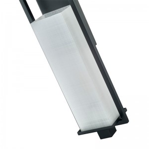 Sconce Balla Óstán Fáilteachais le bailchríoch dubhneamhlonrach agus scáth línéadaigh dronuilleogach scáth aicrileach ag an óstán tipiciúil conair