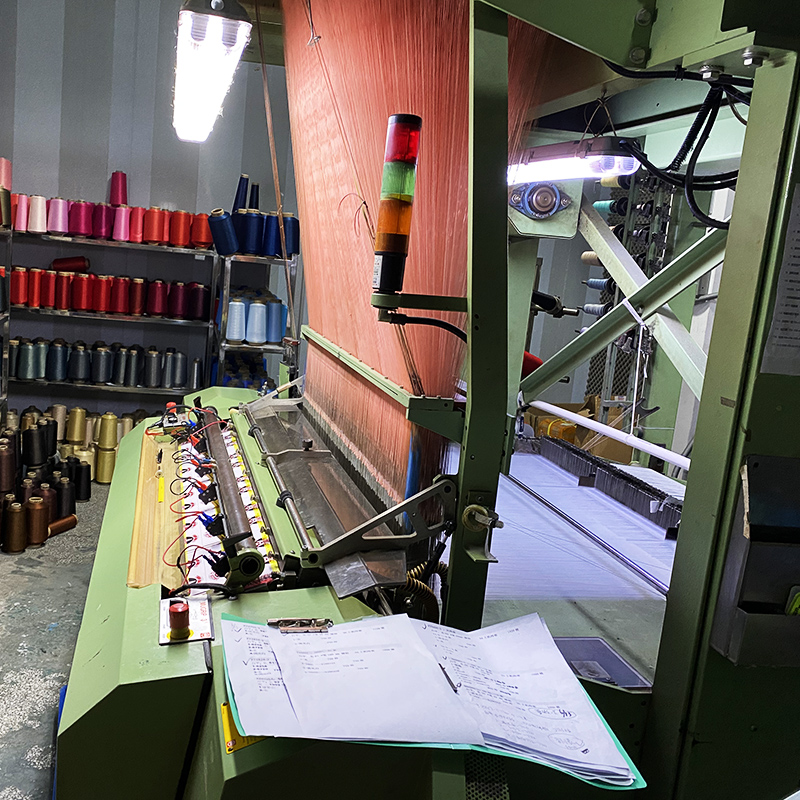 Tá soláthróirí lipéid ghairmiúla fite againn