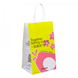 Mála páipéir kraft mórdhíola mála páipéar siopadóireachta bronntanais dubh le lógó le haghaidh éadaí pacáistithe saincheaptha