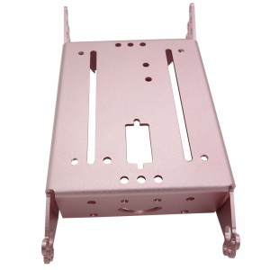 Próiseáil saincheaptha ar pháirteanna miotail cóimhiotail alúmanaim le bailchríoch anóidithe.