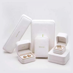 Cluaise cluaise bracelet só -leathair saincheaptha