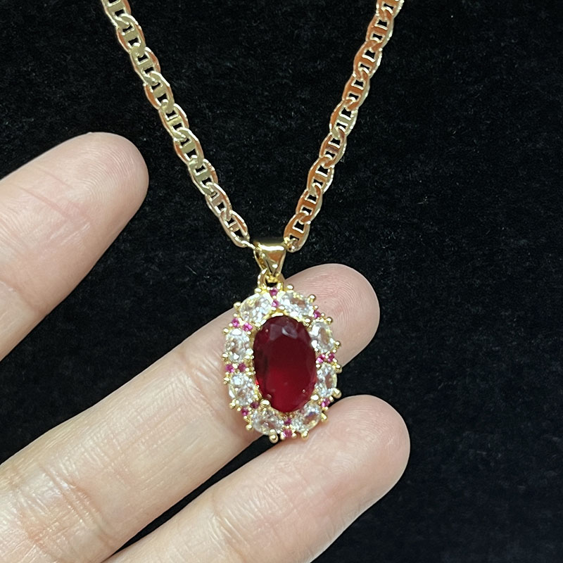 Muince Ríoga Ruby Halo le Diamond & Aicinn sapphire bándearg ar shlabhra óir 14K