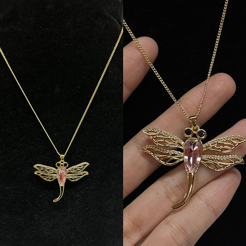 Muince pendant dragonfly galánta le haicinn criostail bándearg agus rhinestone, ór-Plátáilte le sciatháin chasta filigree