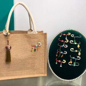 (De chuid)na Síne-Bróiste Lucky Stíl