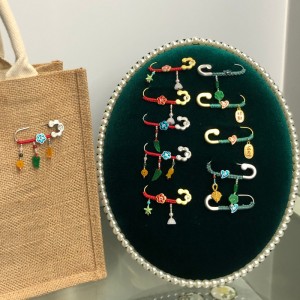 (De chuid)na Síne-Bróiste Lucky Stíl