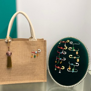 (De chuid)na Síne-Bróiste Lucky Stíl