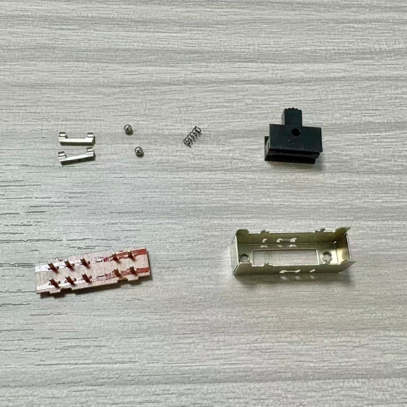 Ó Amhábhair go Táirge Críochnaithe: An \\“Scéal Breithe\\\" de Ard-Athraigh Sleamhnán Cáilíochta